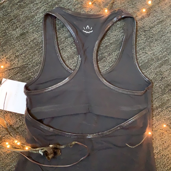 NET Beyond Yoga Slip open tank - Picture 3 of 5